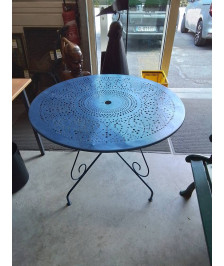 TABLE DE JARDIN RONDE FER FORGÉ BLEU AJOURÉ 