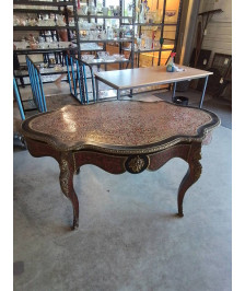 TABLE DE MILIEU VIOLONNÉ BOIS A INCRUSTATION LAITON DANS LE STYLE BOULLE 
