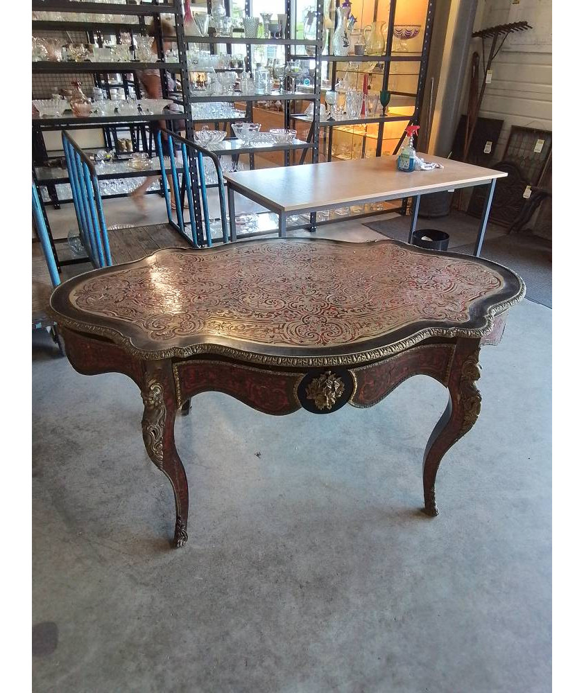 TABLE DE MILIEU VIOLONNÉ BOIS A INCRUSTATION LAITON DANS LE STYLE D\' ANDRÉ CHARLES BOULLE