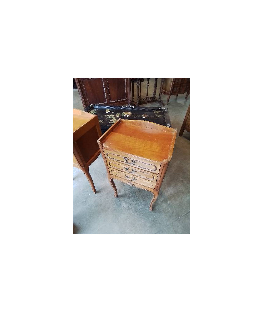 CHEVET BOIS CLAIR 3 TIROIRS STYLE REGENCE COQUILLE 