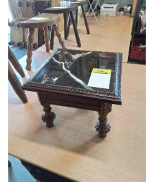 PORTE PLANTE CARRÉ BOIS SCULPTÉ DESSUS MARBRE NOIR