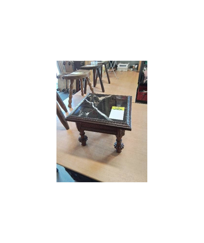 PORTE PLANTE CARRÉ BOIS SCULPTÉ DESSUS MARBRE NOIR