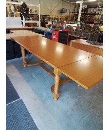 TABLE RECTANGULAIRE A ENTRETOISE EXTENSIBLE BOIS CLAIR 177X95X77CM