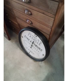 HORLOGE RONDE RÉSINE NOIR LES REGLES DE LA FAMILLE