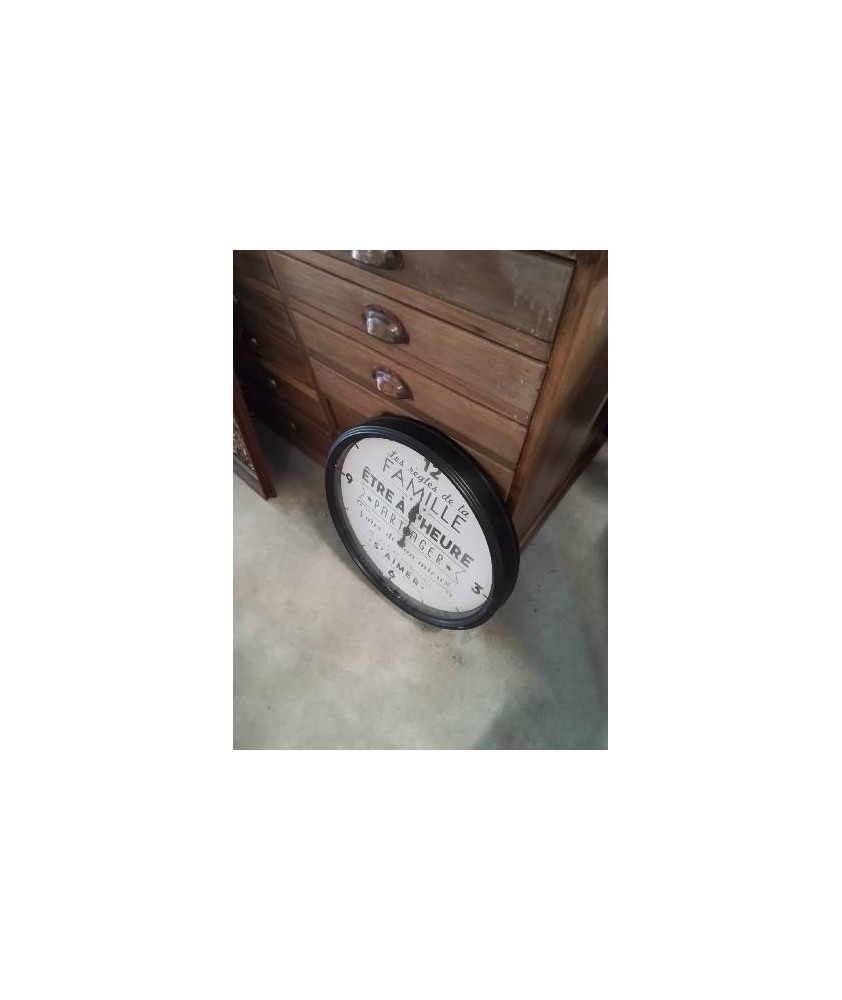 HORLOGE RONDE RÉSINE NOIR LES REGLES DE LA FAMILLE