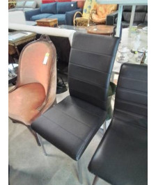 CHAISE PU NOIR PIÈTEMENT MÉTAL CHROMÉ 