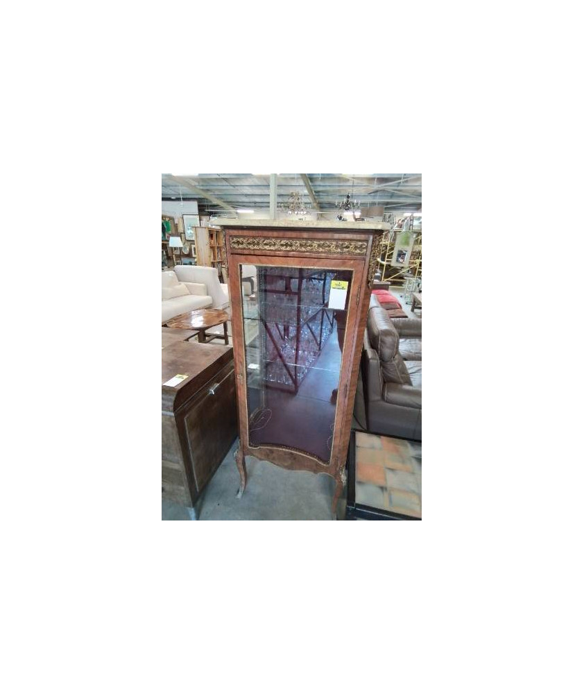 VITRINE BOIS DE ROSE MARQUETÉ GARNITURES BRONZE DESSUS MARBRE ECRU STYLE LOUSI XVI