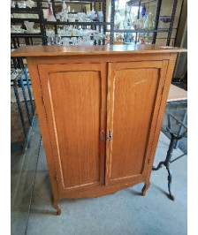 MEUBLE 2 PORTES BOIS CLAIR PIEDS CAMBRÉ