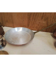 POELE EN CUIVRE ETAMÉ 