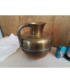 POT A LAIT EN LAITON 