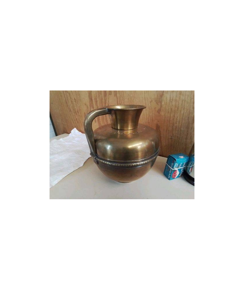 POT A LAIT EN LAITON 