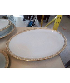 PLAT BLANC BORDURE DORÉ EN PORCELAINE 