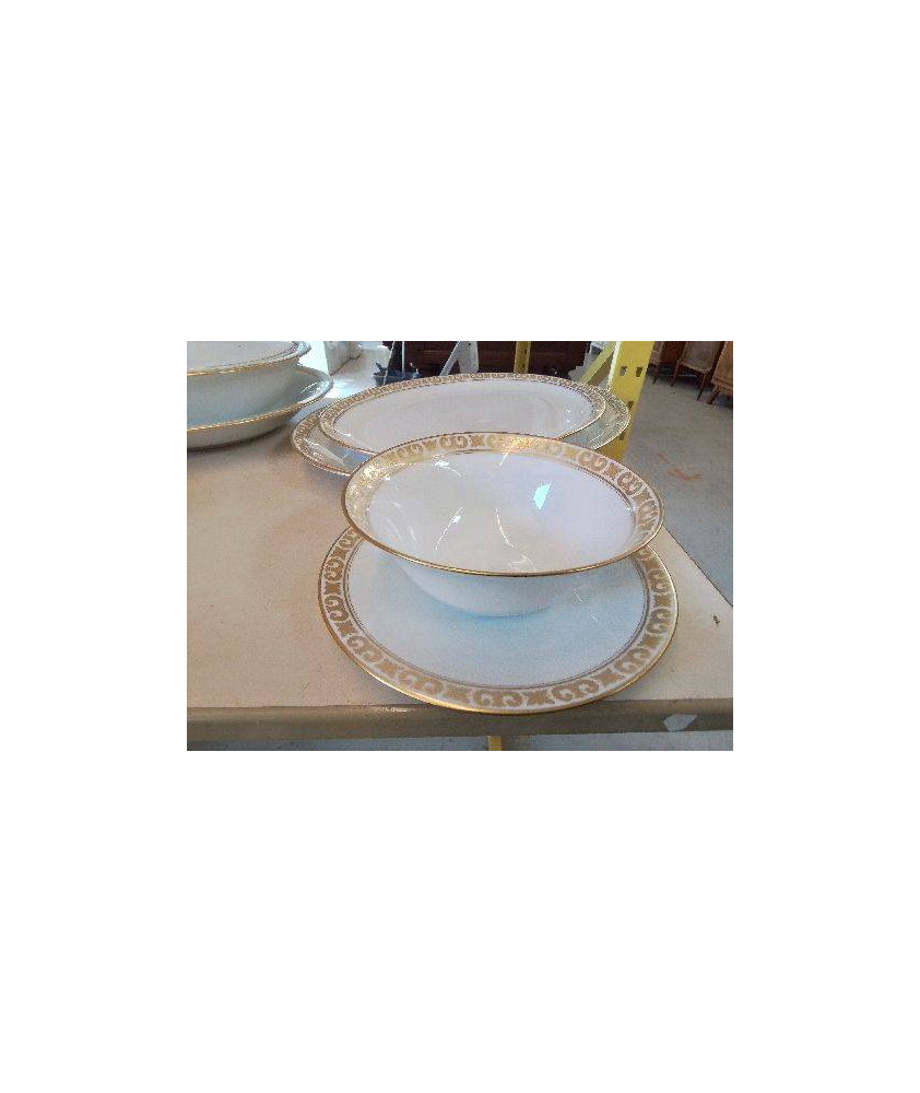 SAUCIÈRE BLANC BORDURE DORÉ EN PORCELAINE 