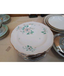 ASSIETTE PLATE EN PORCELAINE MOTIF FLORAL BORDURE DORÉ 