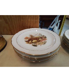 LOT DE 4 ASSIETTES EN PORCELAINE MOTIF GIBIER CHASSE 