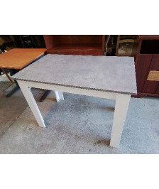 PETITE TABLE GRISE 
