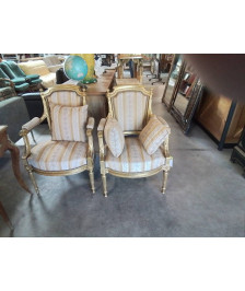 PAIRE DE FAUTEUILS STYLE LOUIS XVI BOIS DORE TISSU OCRE 