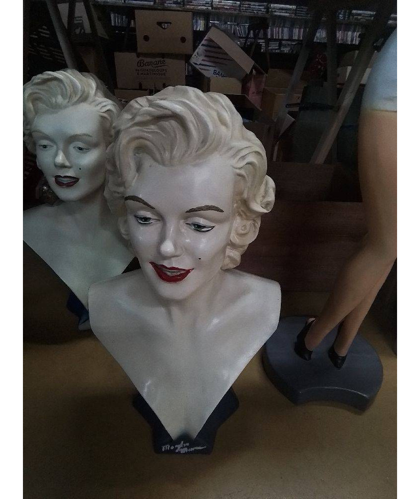 BUST M.M