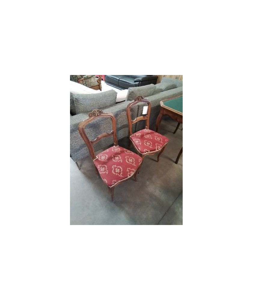 PAIRE DE CHAISES BOIS SCULPTÉ ASSISE CAPITONNÉ TISSU ROUGE STYLE LOUIS XV