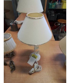 LAMPE COLONNE MÉTAL AUX FEUILLES AJ ÉCRU A LISERÉ DORÉ 