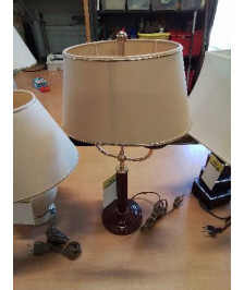 LAMPE COLONNE RESINE GRENAT ET LAITON AJ ECRU LISERÉ DORÉ 2 FEUX 