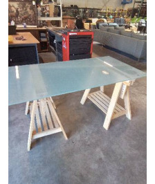 BUREAU RECTANGULAIRE SUR TRÉTEAUX BOIS CPAIR PLATEAU VERRE