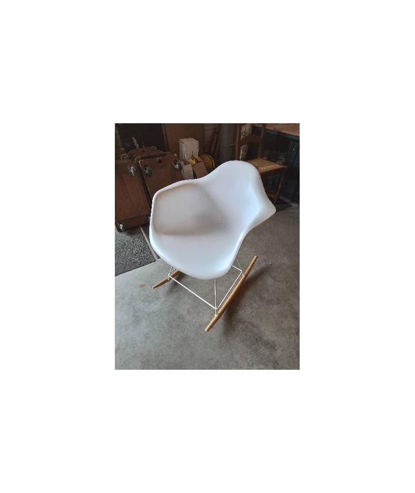 FAUTEUIL A BASCULE RESINE COQUE BLANC MÉTAL BLANC ET BOIS CLAIR