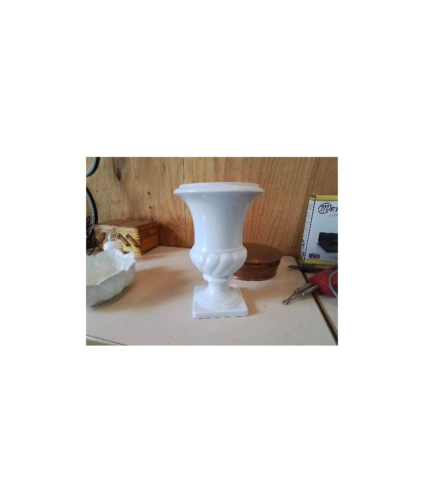 VASE TYPE MEDICIS EN PORCELAINE