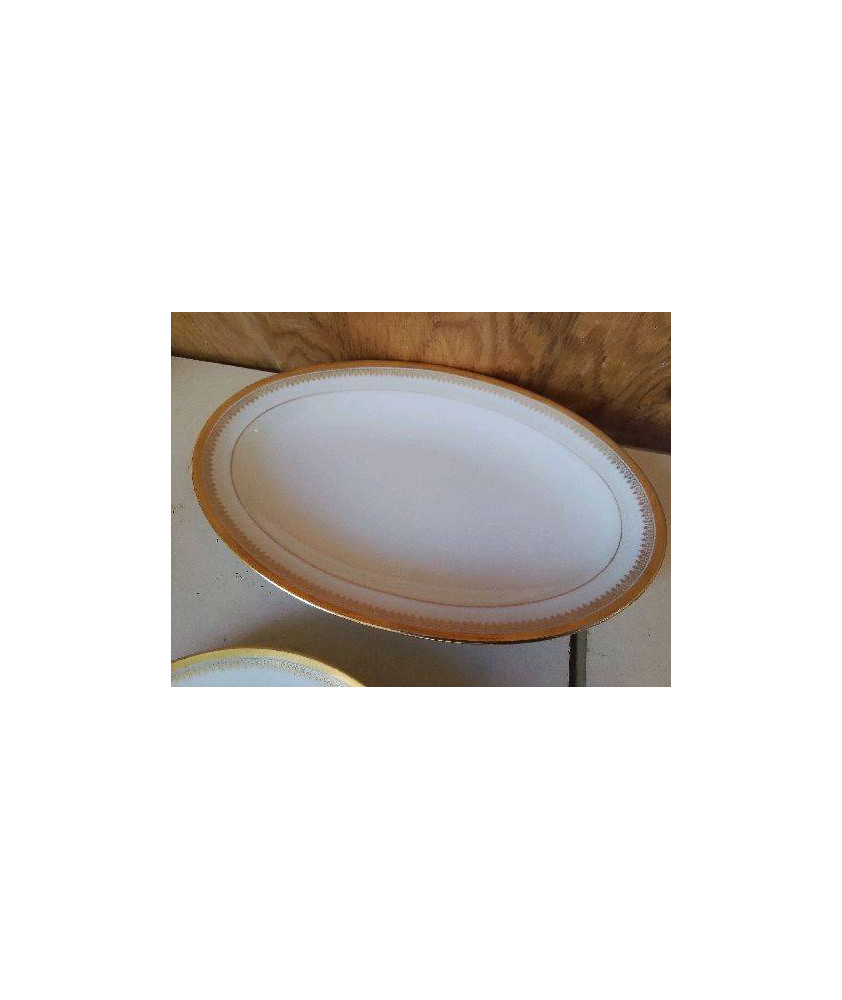 PLAT EN PORCELAINE LISIERE DORÉE 