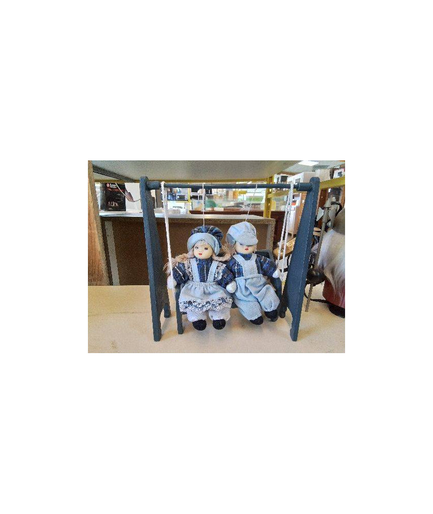 PETITE POUPÉE BANC BLEU 