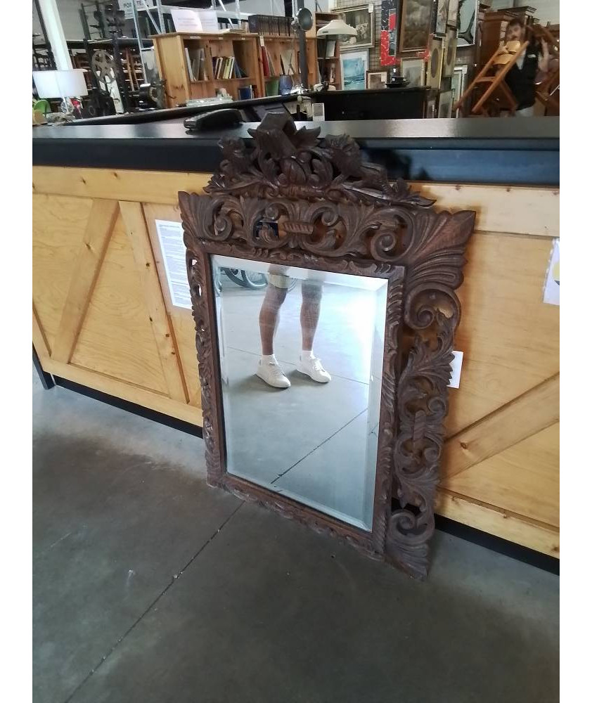 MIROIR BOIS SCULPTÉ A FRONTON FIN XIXE 83X123