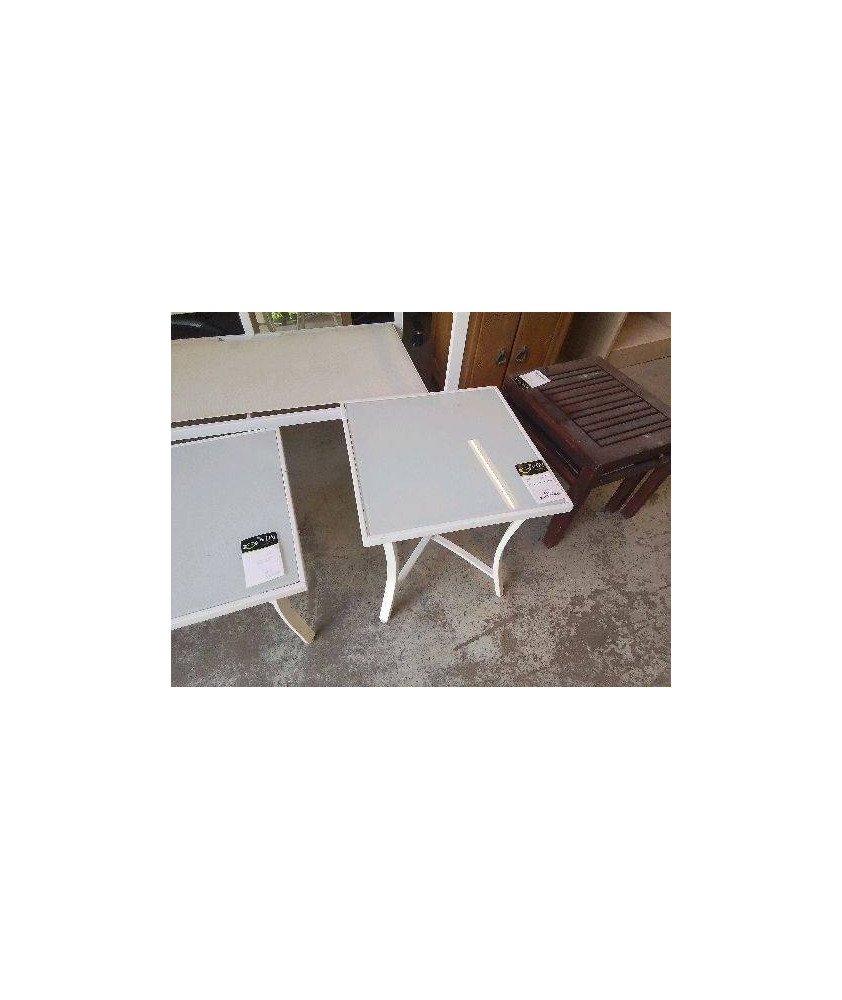 PETITE TABLE DE JARDIN CARRÉE