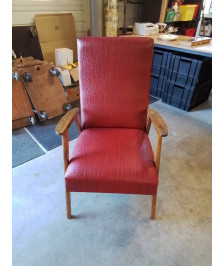 FAUTEUIL BOIS CLAIR CAPITONNÉ SKAÏ ROUGE ANNÉES 50