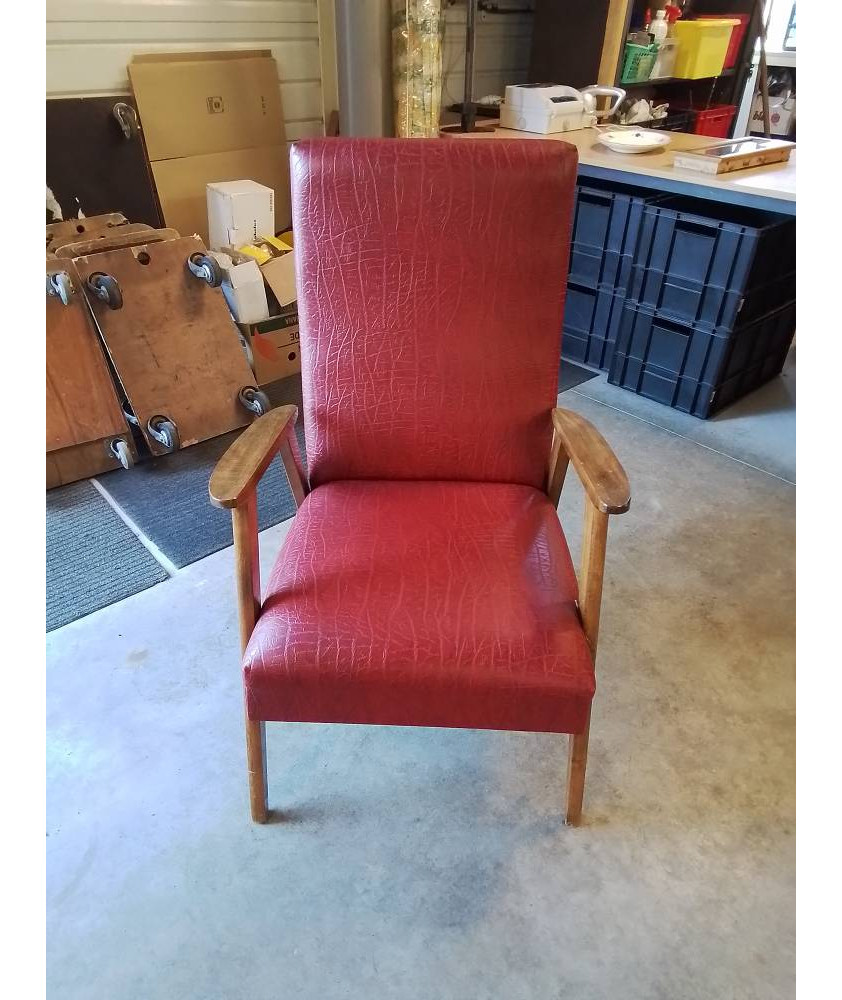 FAUTEUIL BOIS CLAIR CAPITONNÉ SKAÏ ROUGE ANNÉES 50