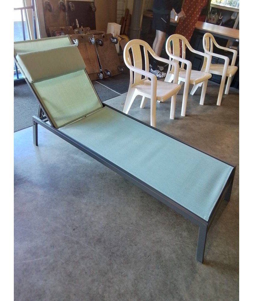 BAIN DE SOLEIL MÉTAL GRIS ET TOILE BLEU