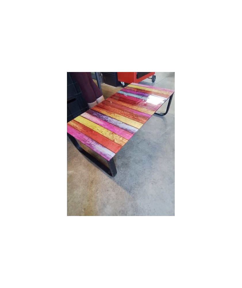 TABLE BASSE RECTANGULAIRE MÉTAL NOIR ET PLATEAU VERRE COLORÉ 