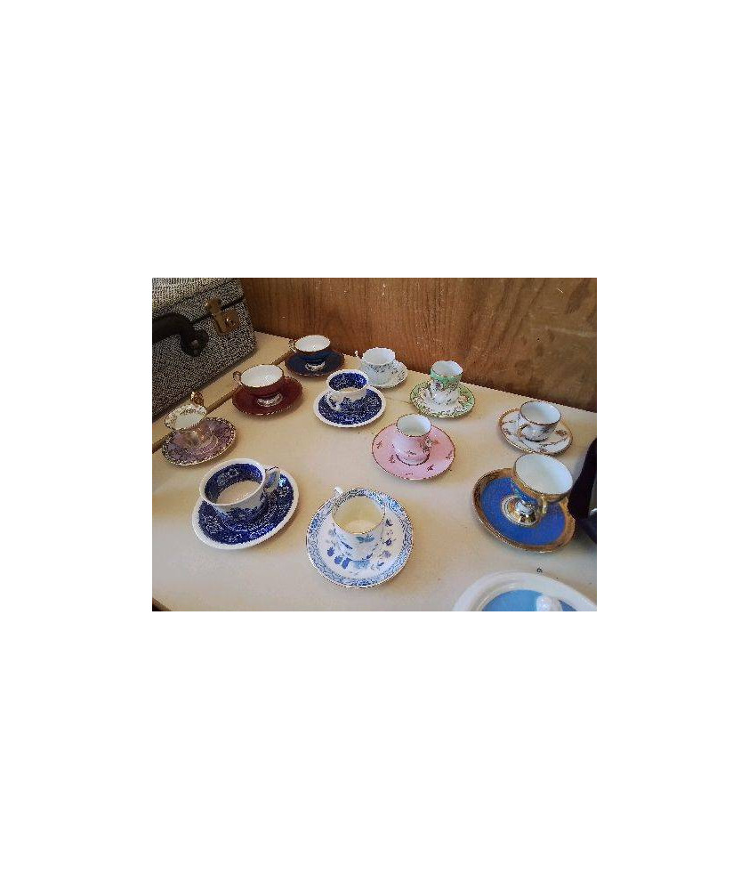TASSE ET SOUCOUPE PORCELAINE FINE 