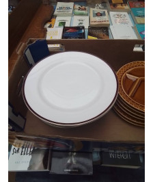 LOT 15 ASSIETTE 