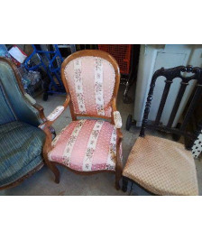 FAUTEUIL TAPISSÉ STYLE VOLTAIRE MOTIF FLORAL 