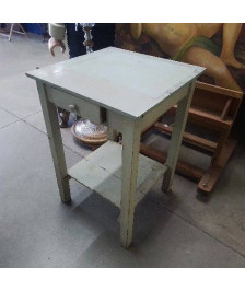 PETITE TABLE D’APPOINT VERTE