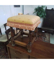 TABOURET TAPISSÉ