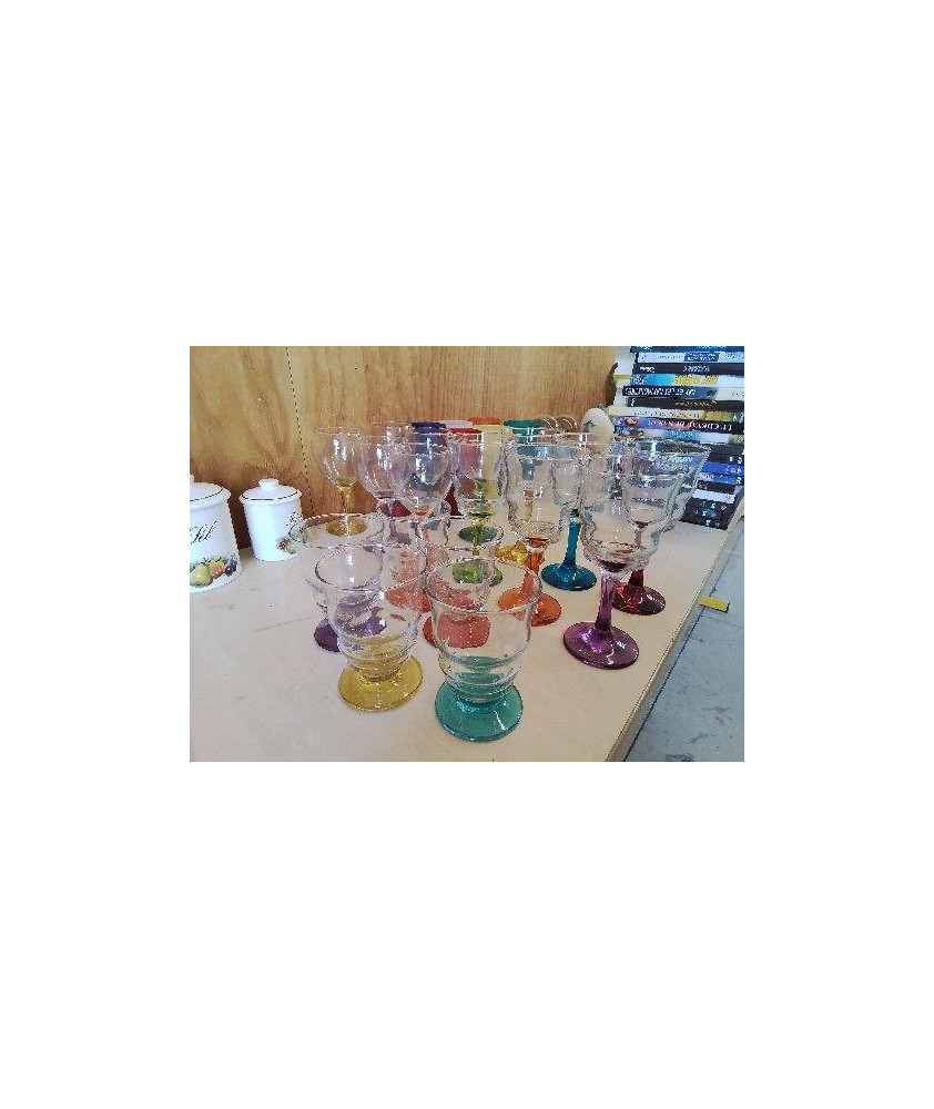 VERRES À PIED COLORÉ 