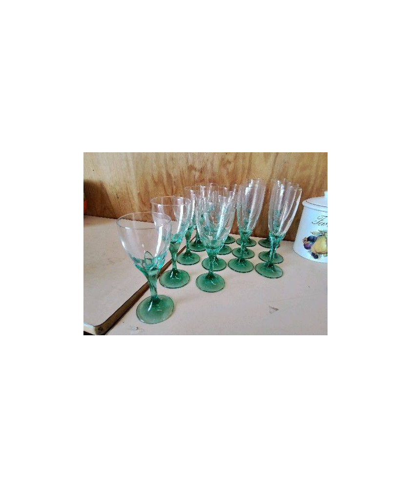 VERRE PIED VERT 