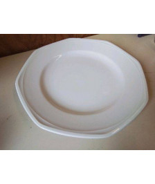 PLAT EN PORCELAINE 