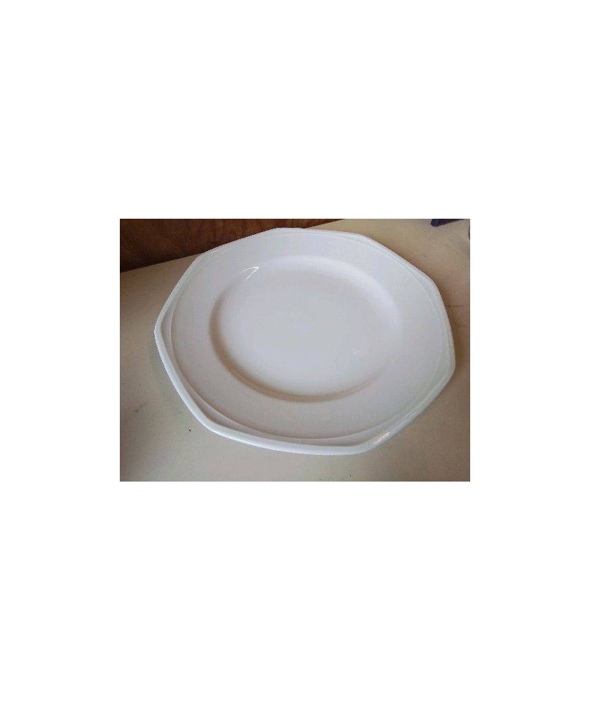 PLAT EN PORCELAINE 
