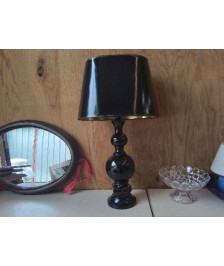 LAMPE EN BOUS LAQUÉ 