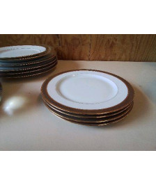 LOT DE 4 PETITES ASSIETTES 