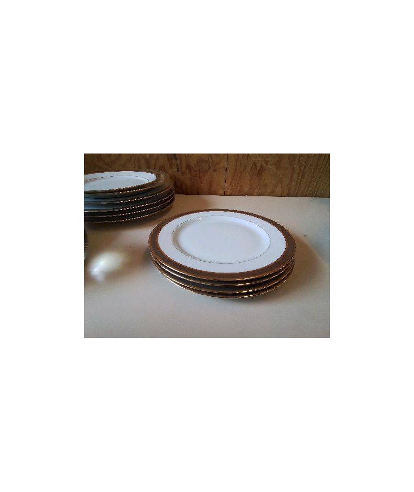 LOT DE 4 PETITES ASSIETTES 