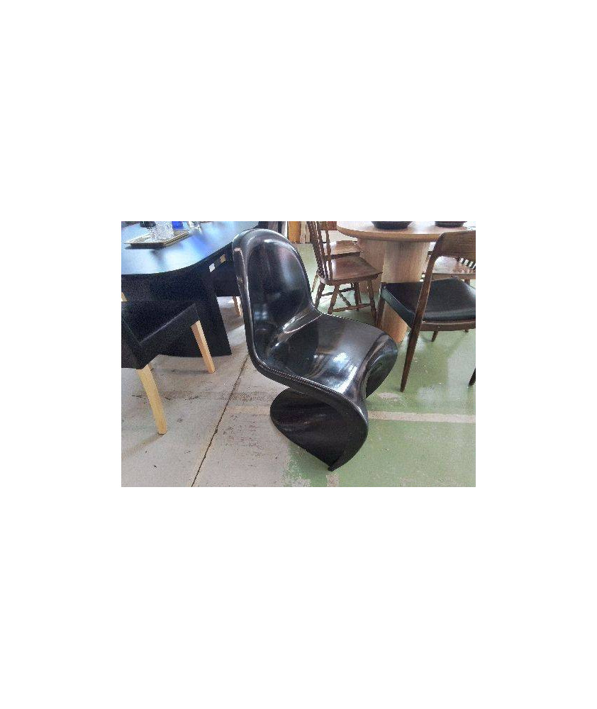CHAISE EN PLASTIQUE MOULE