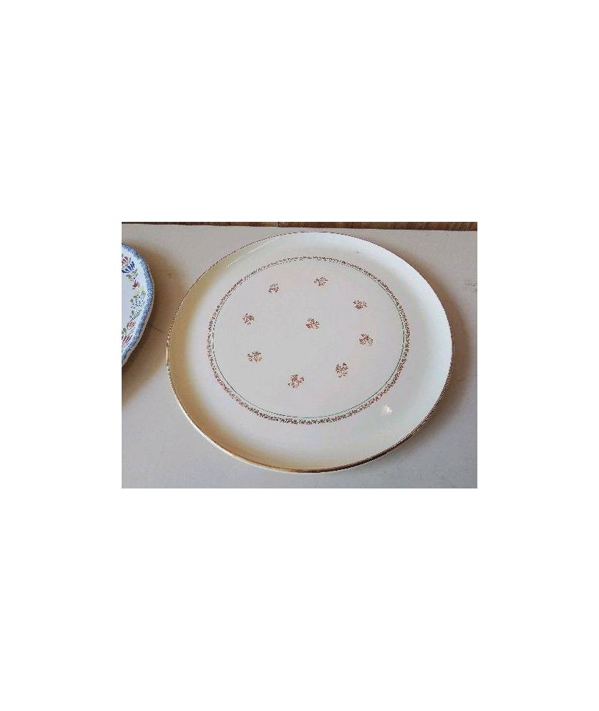 PLAT EN PORCELAINE 